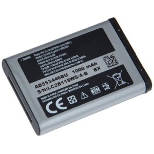 <b>Opis:</b><br><ul><li><b>Originalna baterija proizvajalca Samsung</b><br></li><li>Najsodobnejša tehnologija omogoča veliko ciklov polnjenja in praznjenja<br></li><li>Li-Ion celice so prijazne okolju, obenem pa zagotavljajo delovanje brez spominskega učinka<br></li><li>Termično stikalo ščiti baterijske celice pred pregrevanjem, prenapolnitvijo in kratkim stikom<br></li><li>Visoka kapaciteta baterije, podaljšan čas delovanja pri mirovanju naprave, zelo počasno samopraznjenje<br></li><li>Baterijo polnimo z originalnim ali nadomestnim polnilcem<br></li><li>Certifikati CE in ROHS</li></ul><br><br><p><b>Originalne oznake:</b></p><ul><li>AB553446BU<br></li></ul><br><br><p><b>Primerno za:</b></p><p>Samsung:</p><ul><li>B100, B2100, C3300, C5212, E1110, E1130, I320, M110, P900<br></li></ul><br><b>Lastnosti:</b><ul><li>Proizvajalec: Samsung</li><li>Vrsta: Li-Ion</li><li>Napetost: 3,6 V</li><li>Kapaciteta: 1.000 mAh (3,60 Wh)</li></ul><br>