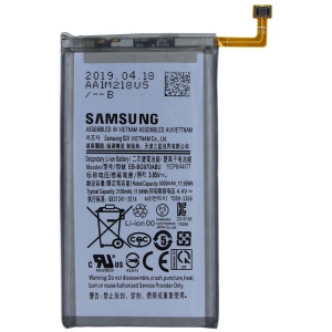 <b>Opis:</b><br><ul><li><b>Originalna baterija proizvajalca Samsung</b><br></li><li>Najsodobnejša tehnologija omogoča veliko ciklov polnjenja in praznjenja<br></li><li>Li-Polymer celice so prijazne okolju, obenem pa zagotavljajo delovanje brez spominskega učinka<br></li><li>Termično stikalo ščiti baterijske celice pred pregrevanjem, prenapolnitvijo in kratkim stikom<br></li><li>Visoka kapaciteta baterije, podaljšan čas delovanja pri mirovanju naprave, zelo počasno samopraznjenje</li><li>Baterijo polnimo z originalnim ali nadomestnim polnilcem</li><li>Certifikati CE in ROHS</li></ul><br><br><p><b>Originalne oznake:</b></p><ul><li>EB-BG970ABU</li><li>GH82-18825A</li></ul><br><br><p><b>Primerno za:</b></p><p>Samsung:</p><ul><li>Galaxy S10E, SM-G970F/DS, SM-G970N, SM-G9708/DS</li></ul><br><b>Lastnosti:</b><ul><li>Proizvajalec: Samsung</li><li>Vrsta: Li-Polymer</li><li>Napetost: 3,85 V</li><li>Kapaciteta: 3.100 mAh (11,94 Wh)</li></ul><br>