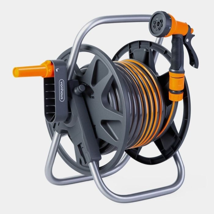 VonHaus stenski kolut za vrtno cev 15 m s pršilno pištolo | E-specialisti.si