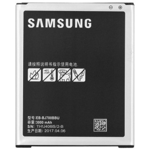 <b>Opis:</b><br><ul><li><b>Originalna baterija proizvajalca Samsung</b><br></li><li>Najsodobnejša tehnologija omogoča veliko ciklov polnjenja in praznjenja<br></li><li>Li-Ion celice so prijazne okolju, obenem pa zagotavljajo delovanje brez spominskega učinka<br></li><li>Termično stikalo ščiti baterijske celice pred pregrevanjem, prenapolnitvijo in kratkim stikom<br></li><li>Visoka kapaciteta baterije, podaljšan čas delovanja pri mirovanju naprave, zelo počasno samopraznjenje<br></li><li>Baterijo polnimo z originalnim ali nadomestnim polnilcem<br></li><li>Certifikati CE in ROHS</li><li>Bulk pakiranje<br></li></ul><br><br><p><b>Originalne oznake:</b></p><ul><li>EB-BJ700BBE</li><li>EB-BJ700CBE</li><li>EB-BJ700CBN</li><li>EB-BJ700BBC</li><li>EB-BJ700BBU<br></li></ul><br><br><p><b>Primerno za:</b></p><p>Samsung:</p><ul><li>Galaxy J7, Galaxy J7 Duo, Galaxy J4 (2018), Galaxy On7, Galaxy J7 Core, SM-J700, SM-J700F, SM-J700M, SM-J700G, SM-J720,&nbsp;SM-J400,&nbsp;SM-J701</li></ul><br><b>Lastnosti:</b><ul><li>Proizvajalec: Samsung</li><li>Vrsta: Li-Ion</li><li>Napetost: 3,85 V</li><li>Kapaciteta: 3.000 mAh (11,6 Wh)</li></ul><br>