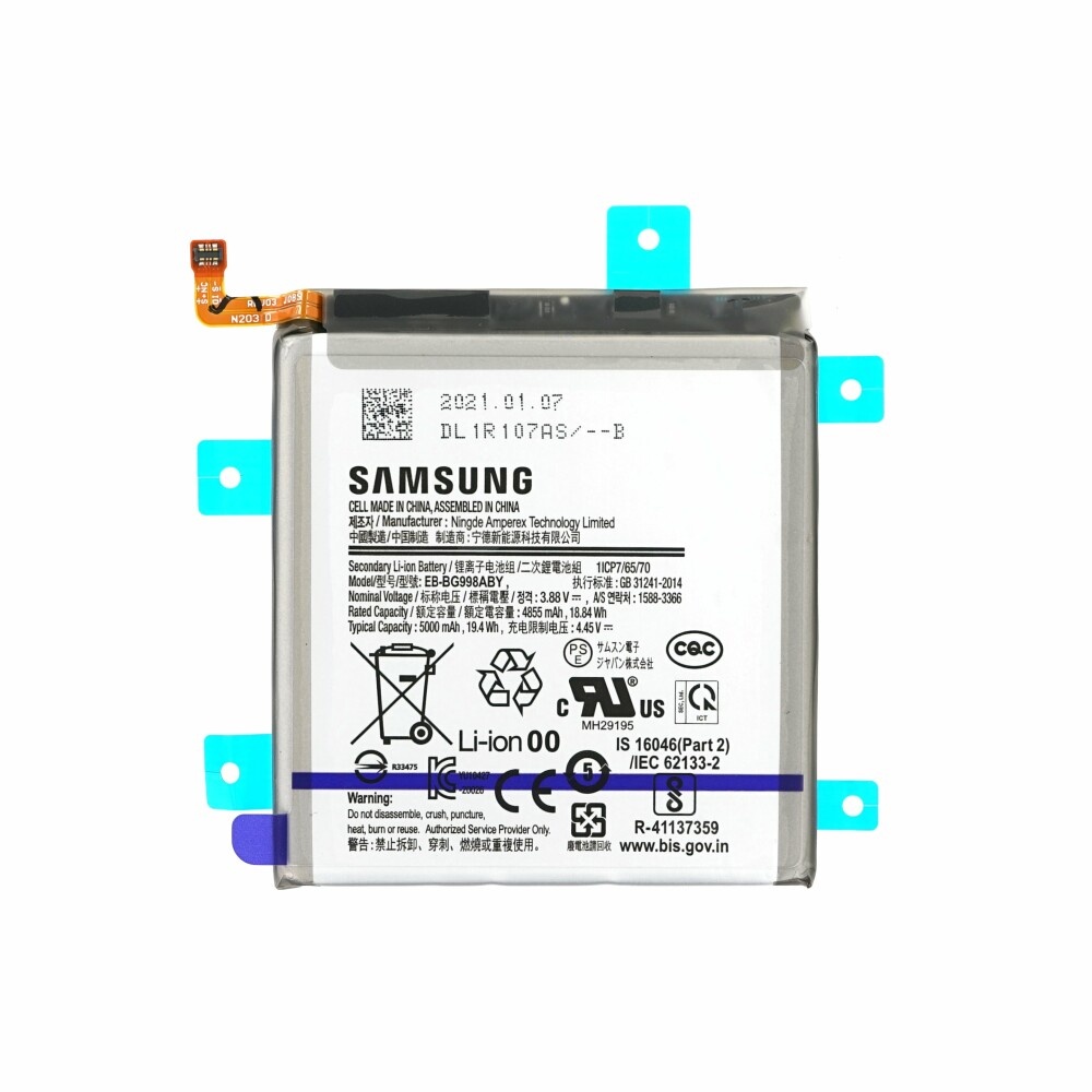 Opis:Originalna baterija proizvajalca SamsungNajsodobnejša tehnologija omogoča veliko ciklov polnjenja in praznjenjaLi-Polymer celice so prijazne okolju, obenem pa zagotavljajo delovanje brez spominskega učinkaTermično stikalo ščiti baterijske celice pred pregrevanjem, prenapolnitvijo in kratkim stikomVisoka kapaciteta baterije, podaljšan čas delovanja pri mirovanju naprave, zelo počasno samopraznjenjeBaterijo polnimo z originalnim ali nadomestnim polnilcemCertifikati CE in ROHSOriginalne oznake:EB-BG998ABYGH82-24592APrimerno za:Samsung:Galaxy S21 Ultra 5G, SM-G998F, SM-G998BLastnosti:Proizvajalec: SamsungVrsta: Li-PolymerNapetost: 3,88 VKapaciteta: 5.000 mAh (19,4 Wh)