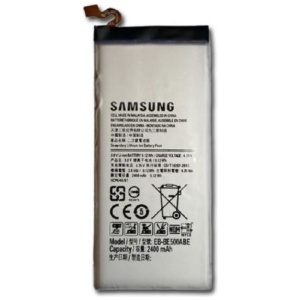 <b>Opis:</b><br><ul><li><b>Originalna baterija proizvajalca Samsung</b><br></li><li>Najsodobnejša tehnologija omogoča veliko ciklov polnjenja in praznjenja<br></li><li>Li-Ion celice so prijazne okolju, obenem pa zagotavljajo delovanje brez spominskega učinka<br></li><li>Termično stikalo ščiti baterijske celice pred pregrevanjem, prenapolnitvijo in kratkim stikom<br></li><li>Visoka kapaciteta baterije, podaljšan čas delovanja pri mirovanju naprave, zelo počasno samopraznjenje<br></li><li>Baterijo polnimo z originalnim ali nadomestnim polnilcem<br></li><li>Certifikati CE in ROHS</li></ul><br><br><p><b>Originalne oznake:</b></p><ul><li>EB-BE500ABE<br></li></ul><br><br><p><b>Primerno za:</b></p><p>Samsung:</p><ul><li>Galaxy E5, E500, E500H, E500F, SM-E500F, SM-E500H</li></ul><br><b>Lastnosti:</b><ul><li>Proizvajalec: Samsung</li><li>Vrsta: Li-Ion</li><li>Napetost: 3,8 V</li><li>Kapaciteta: 2.400 mAh (9,12 Wh)</li></ul><br>