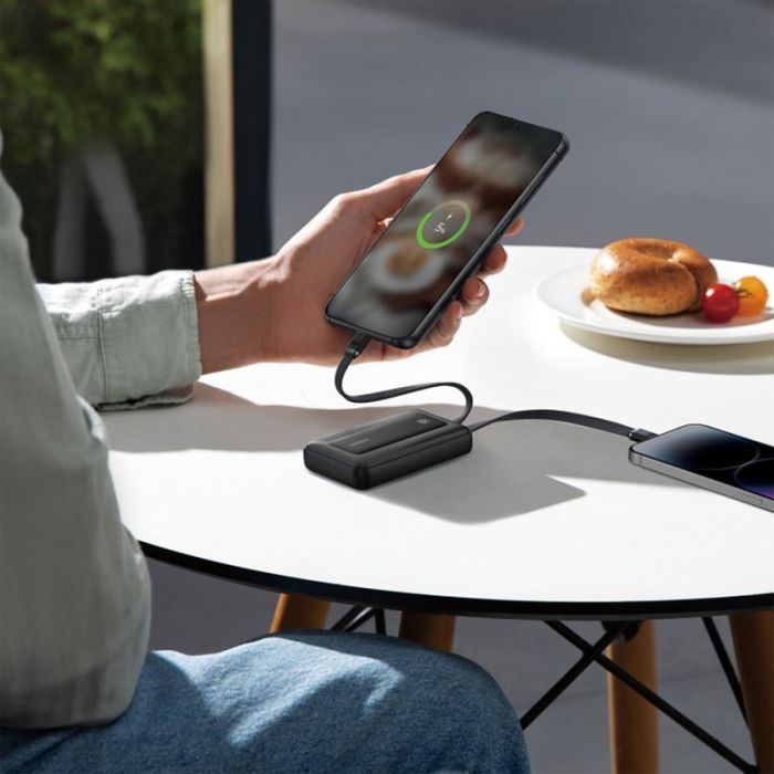 35W z vgrajenima USB-C kabloma